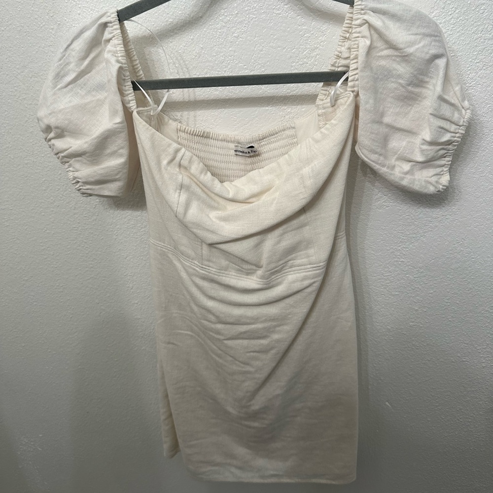 Puff sleeve off white Abercrombie and Fitch short dress.